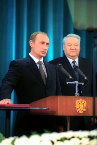 Vladimir_Putin_taking_the_Presidential_Oath,_7_May_2000 Спустя много лет мне стало ясно, кто такой Путин